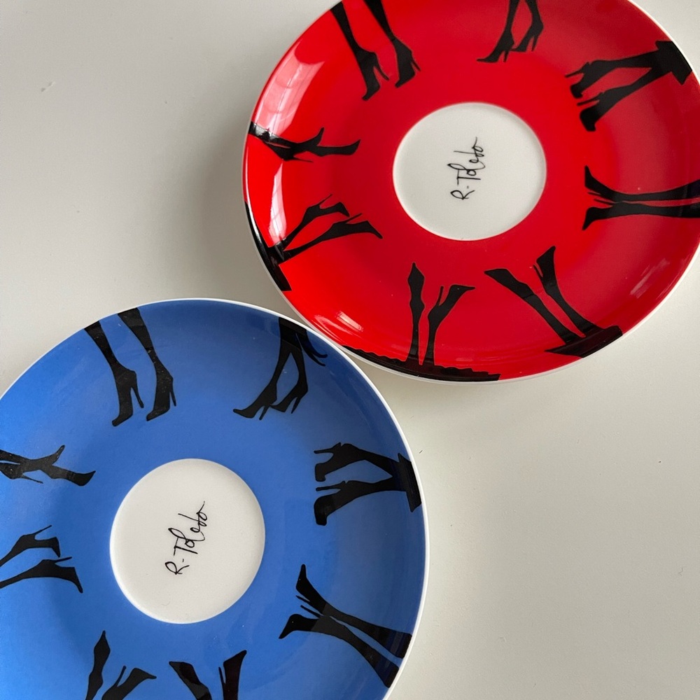 R Toledo Nordstrom Signed Ceramic Saucers Red Blue Fashion Art Plates